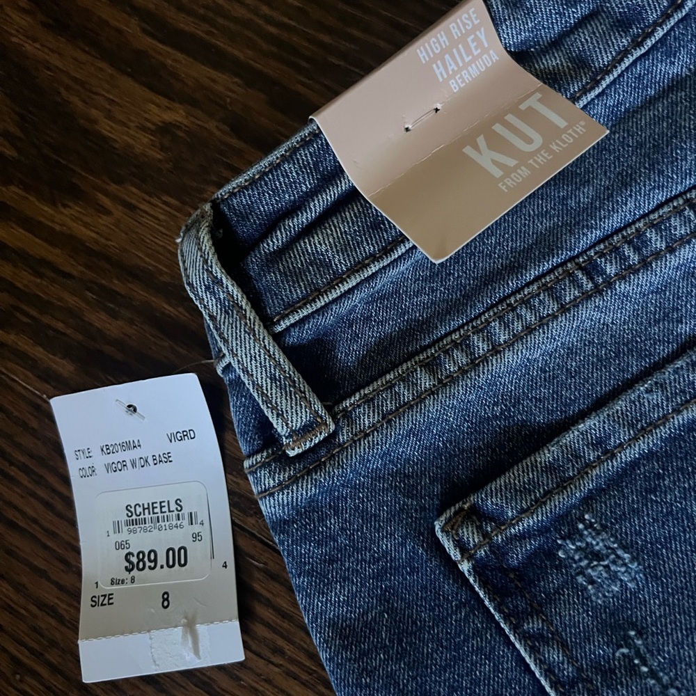 Kut From the Kloth Hailey High Rise Short, Exclusive - Picture 5 of 5